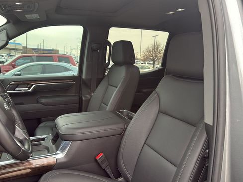 Used 2025 Chevrolet Silverado 1500 LT Trail Boss w/ Convenience Package II image 15