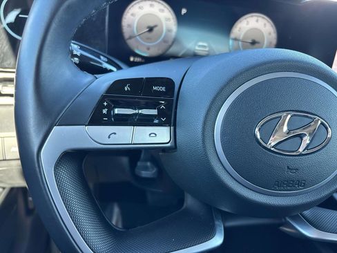 Used 2021 Hyundai Elantra Limited image 17