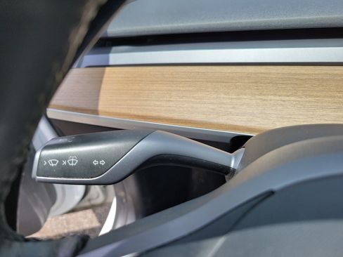 Used 2020 Tesla Model 3 Standard Range Plus RWD image 14