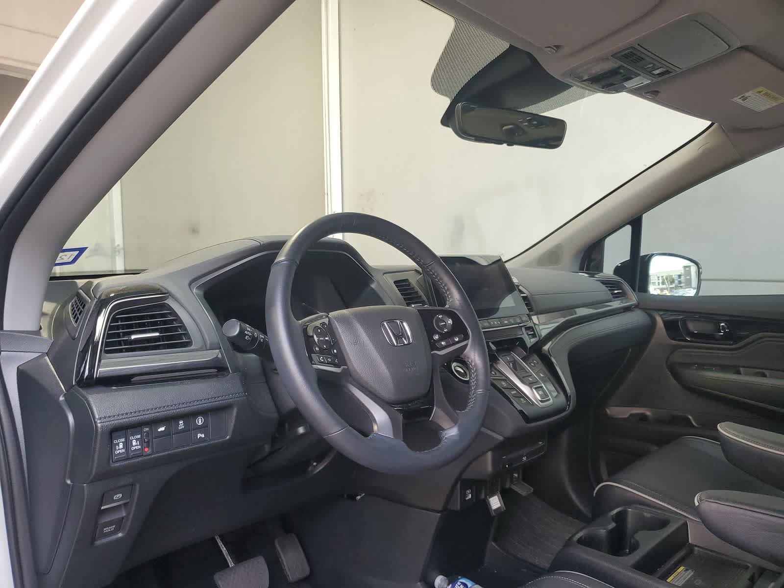 Used 2024 Honda Odyssey Elite image 2