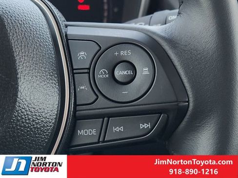 Used 2025 Toyota Corolla Cross XLE image 29