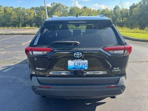 Used 2023 Toyota RAV4 XLE Premium AWD/4WD image 4
