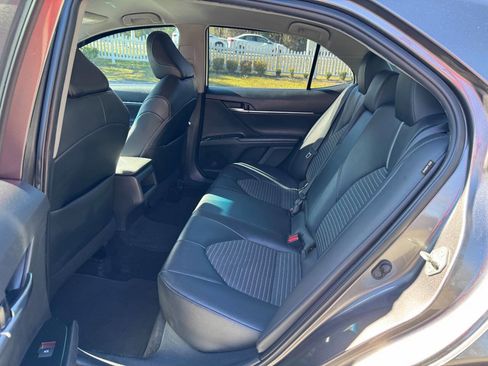 Used 2020 Toyota Camry SE image 12