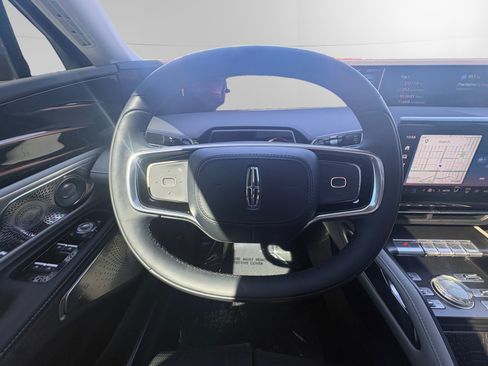 Certified 2025 Lincoln Nautilus Reserve AWD/4WD image 12