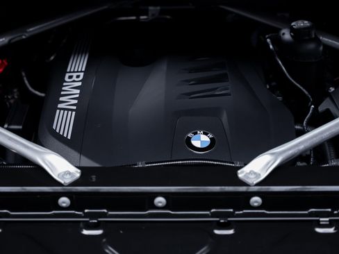 Used 2025 BMW X6 xDrive40i w/ Executive Package image 76