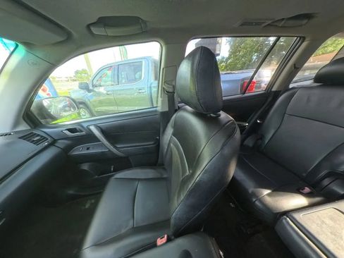 Used 2010 Toyota Highlander SE FWD image 19