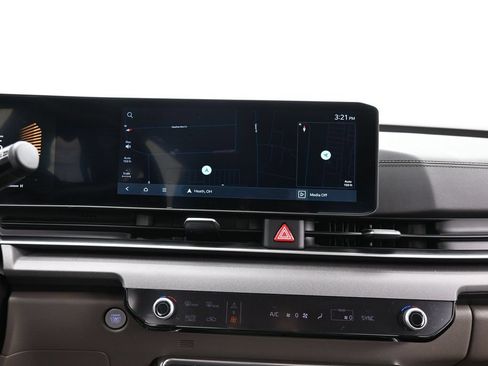 Used 2025 Kia Carnival EX FWD image 31