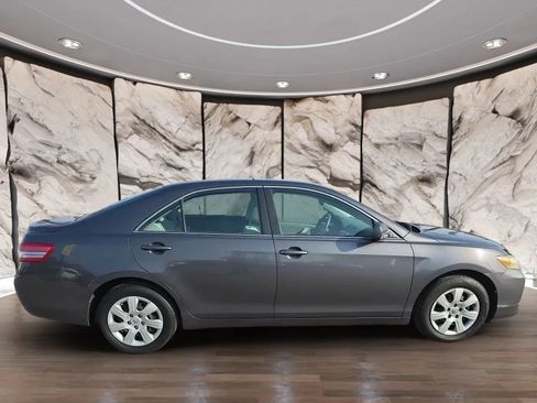 Used 2011 Toyota Camry LE FWD image 7