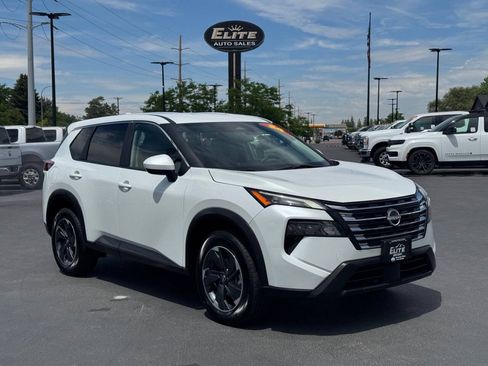 Used 2024 Nissan Rogue SV FWD image 3