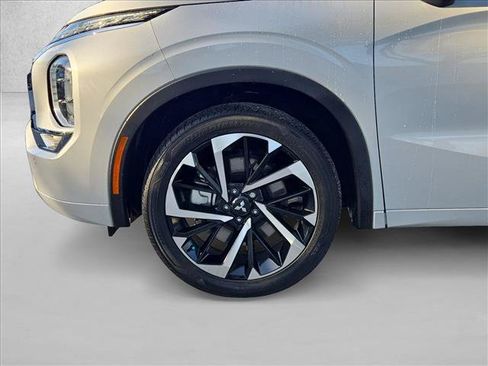 Used 2024 Mitsubishi Outlander SEL FWD image 26