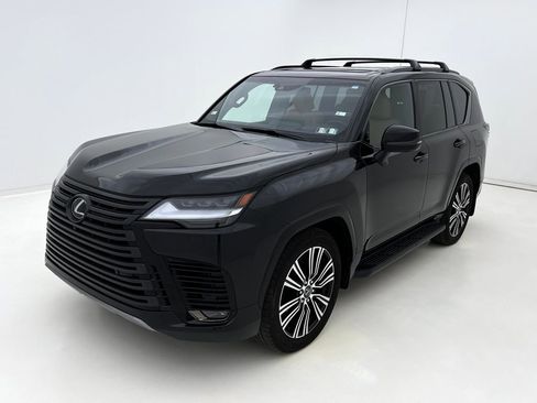 Used 2024 Lexus LX 600 4WD w/ Appearance Package image 4