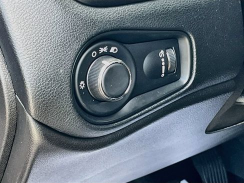 Used 2019 Jeep Renegade Sport AWD/4WD image 10
