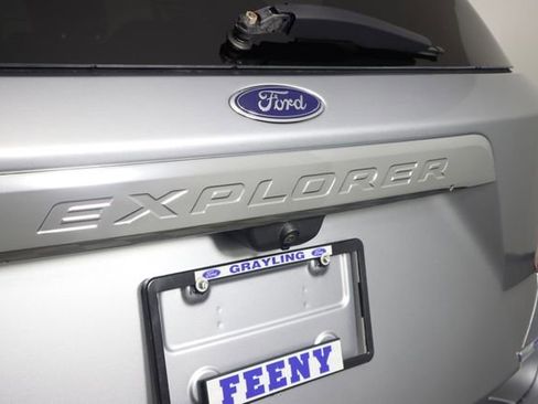 Certified 2020 Ford Explorer XLT w/ Equipment Group 202A AWD/4WD image 23
