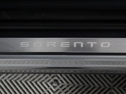 Certified 2023 Kia Sorento SX Prestige image 25