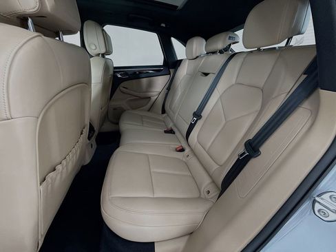 Certified 2025 Porsche Macan image 24