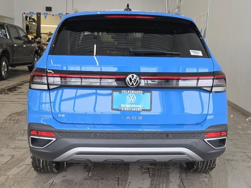 New 2026 Volkswagen Taos SE image 4