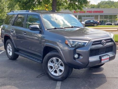 Used 2020 Toyota 4Runner SR5 AWD/4WD image 2