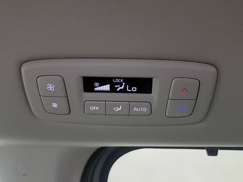 Used 2026 Kia Carnival EX FWD image 24