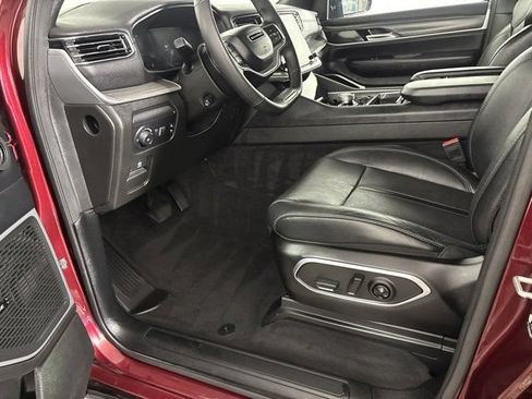 Certified 2024 Jeep Wagoneer Series III AWD/4WD image 17