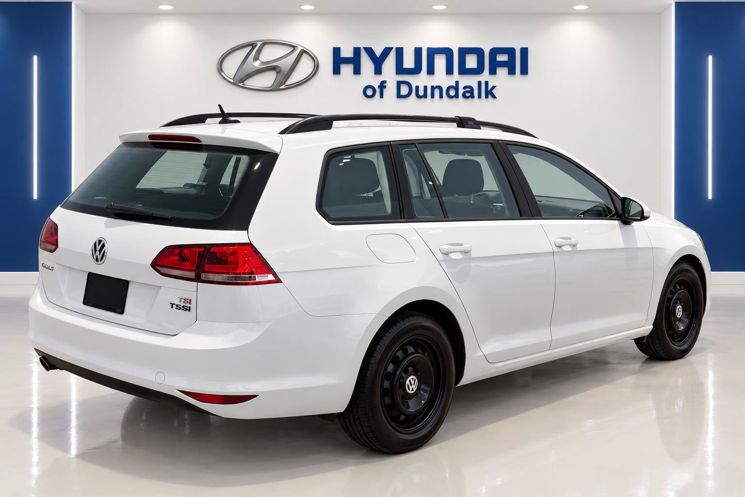 Used 2017 Volkswagen Golf S AWD/4WD image 2
