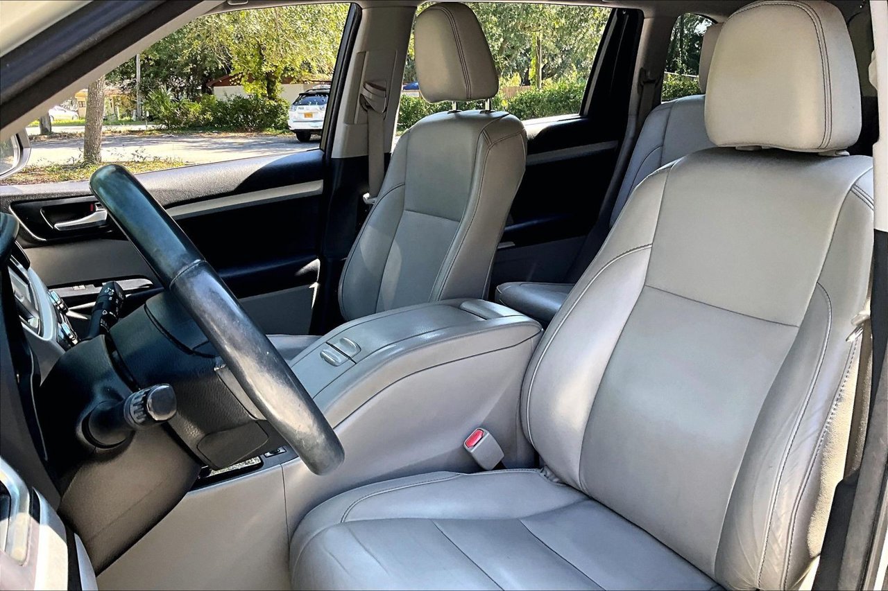 Used 2016 Toyota Highlander XLE FWD image 18