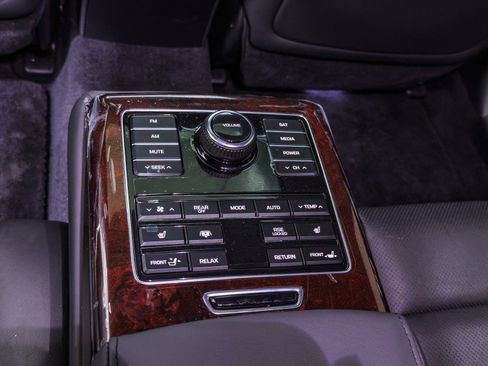 Used 2014 Hyundai Equus Signature image 19