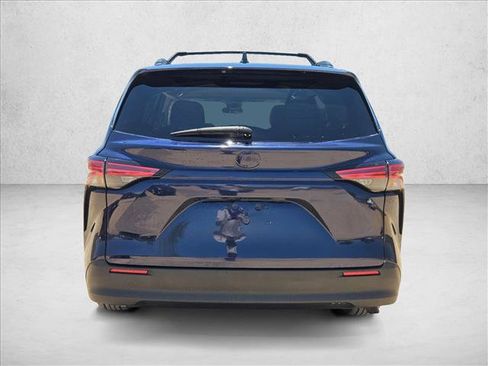 Used 2022 Toyota Sienna LE FWD image 6