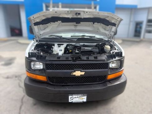 Used 2017 Chevrolet Express 2500 RWD image 10