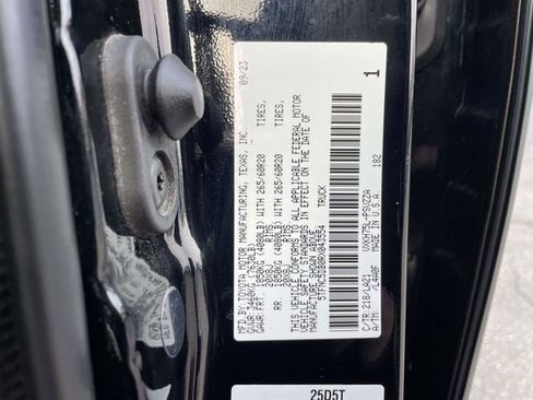 Used 2024 Toyota Tundra Platinum image 33