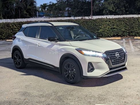Used 2024 Nissan Kicks SR image 3