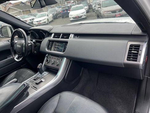 Used 2015 Land Rover Range Rover Sport SE image 18