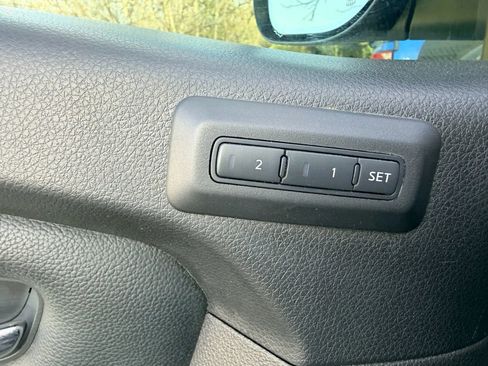 Used 2021 Nissan Titan PRO-4X w/ Pro-4x Convenience Package image 18