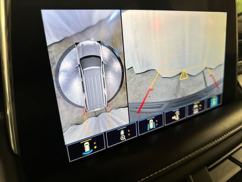 Used 2021 Chevrolet Tahoe Premier w/ Premium Package image 25