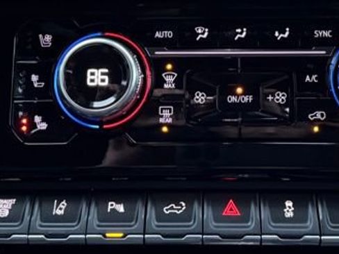 Used 2025 GMC Sierra 2500 AT4 image 40