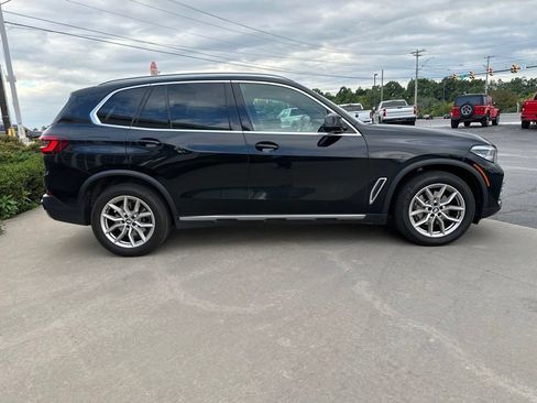 Used 2022 BMW X5 xDrive40i w/ Premium Package AWD/4WD image 4