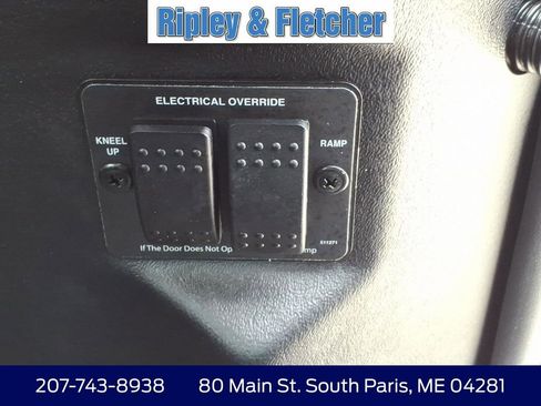 Used 2025 Toyota Sienna XLE FWD image 17