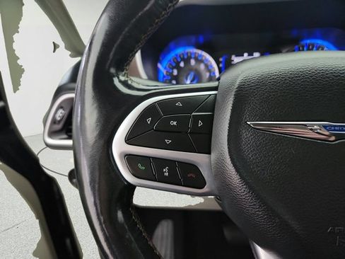 Used 2019 Chrysler Pacifica Touring-L FWD image 20