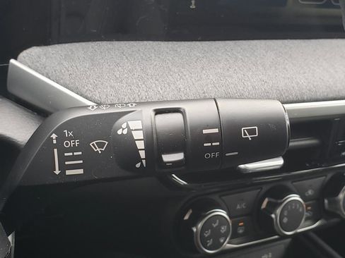 Certified 2025 Nissan Kicks SV image 37