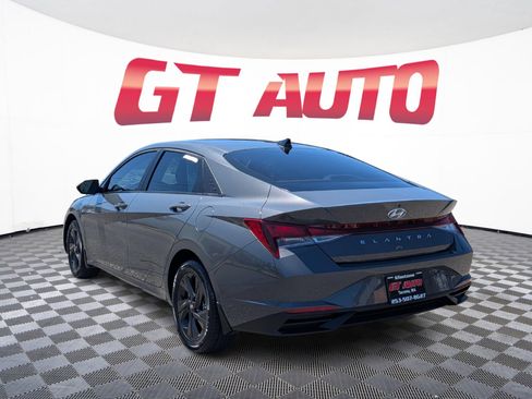 Used 2023 Hyundai Elantra SEL FWD image 3