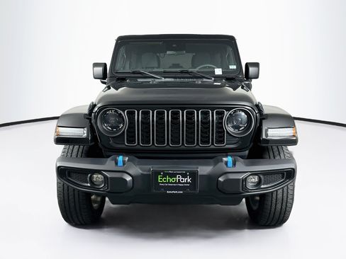 Used 2024 Jeep Wrangler Unlimited w/ Technology Group AWD/4WD image 2