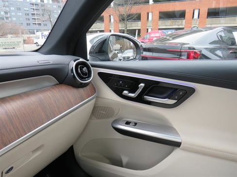 Used 2024 Mercedes-Benz GLC 300 4MATIC image 13