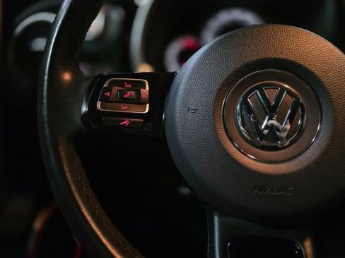Used 2019 Volkswagen Beetle 2.0T SE FWD image 18