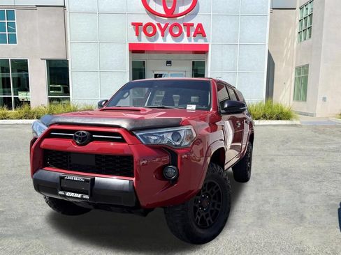 Used 2021 Toyota 4Runner Venture w/ Moonroof Package AWD/4WD image 4