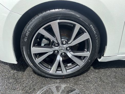 Used 2018 Nissan Maxima Platinum w/ Interior Lighting Package image 30