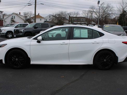 Used 2025 Toyota Camry LE image 4