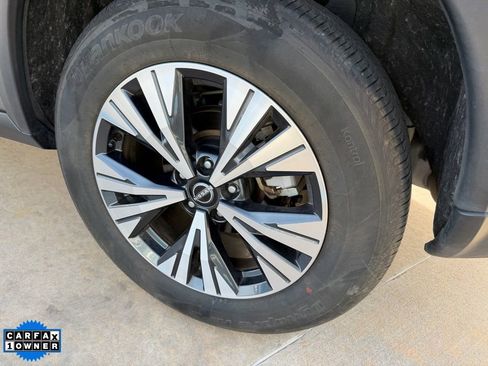 Used 2023 Nissan Rogue SV image 10