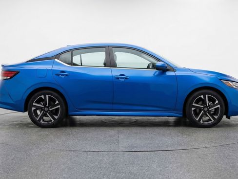 Used 2025 Nissan Sentra SV FWD image 11