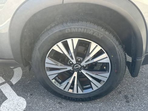 Used 2023 Nissan Rogue SV image 13