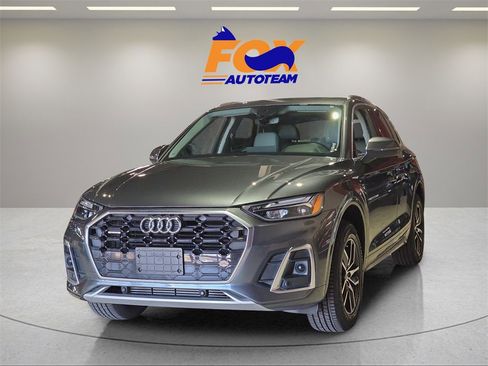Used 2023 Audi Q5 2.0T Premium w/ Convenience Package image 1