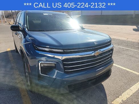 Used 2025 Chevrolet Traverse LT image 20